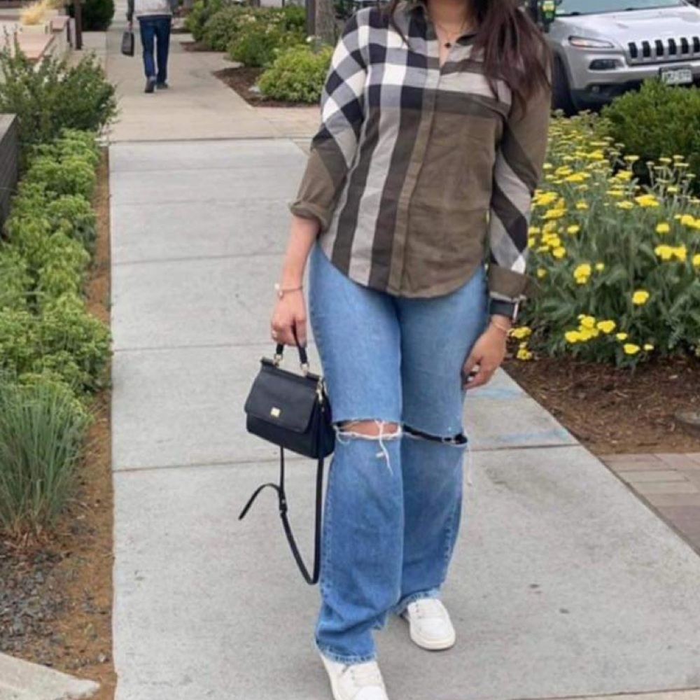 💕💕 Burberry Brit Button-Up Top💕